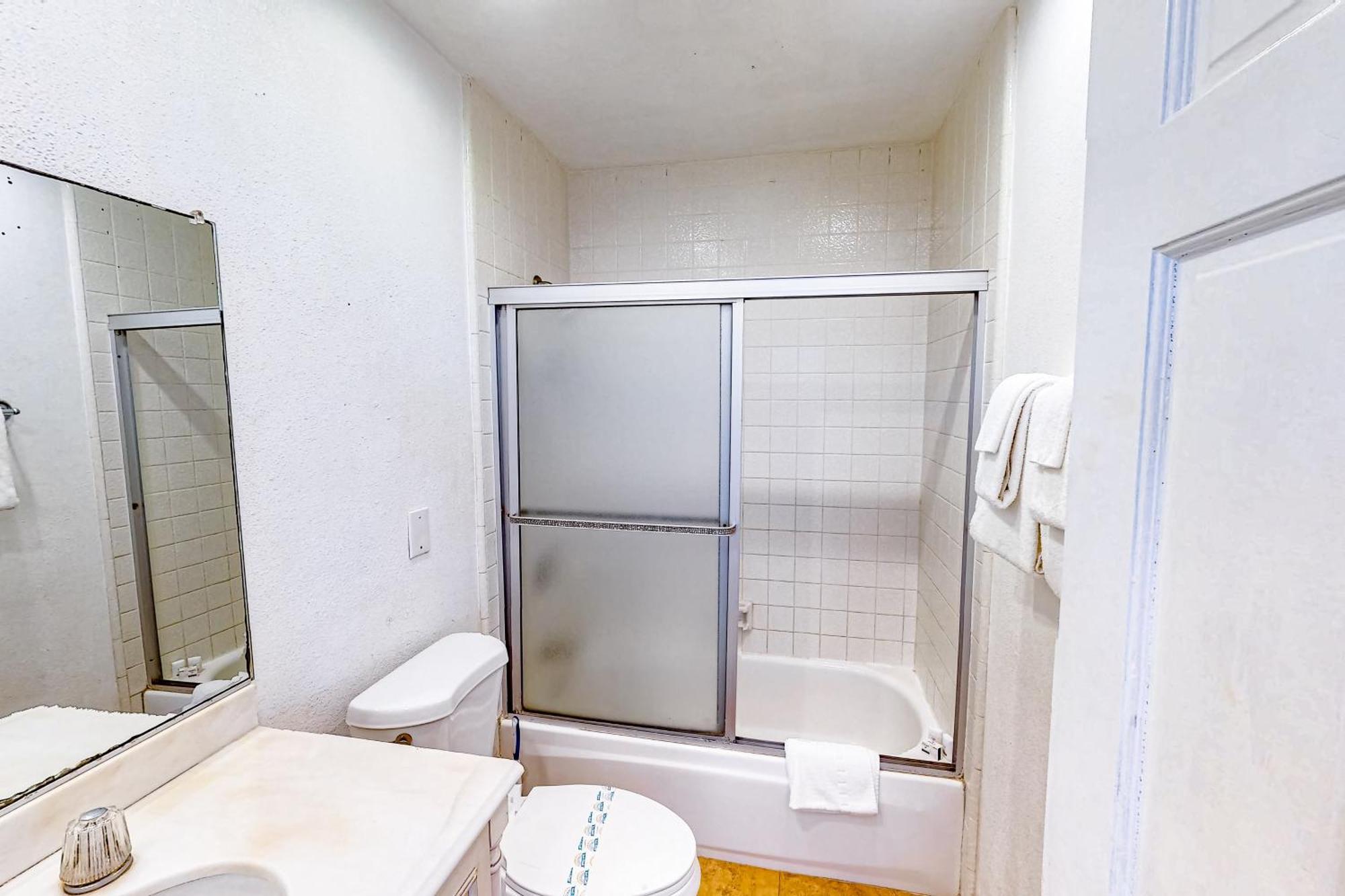 Newport Beachhouse Upper & Lower Units Room photo